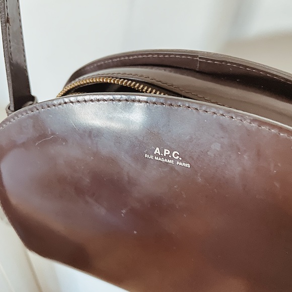 A.P.C. Demi-Lune crossbody bag in brown patent leather - Picture 5 of 8